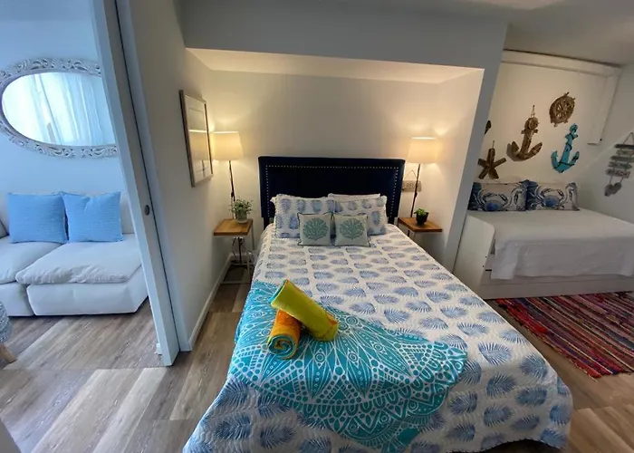 Kasa Ocean Breeze Beachfront Condo Pool